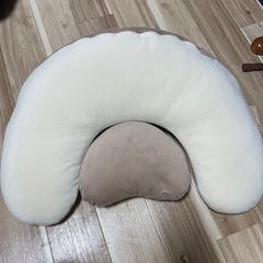 エールべべ　授乳クッションの画像