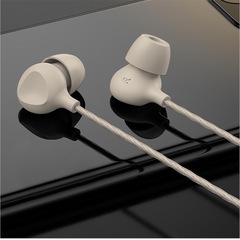 ４個セット　イヤホン スマホスタンド 魔法のテープ
