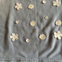 フリルの可愛いトレーナー、サイズ140の画像