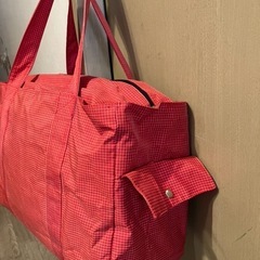赤×白チェック軽量ボストンバッグの画像