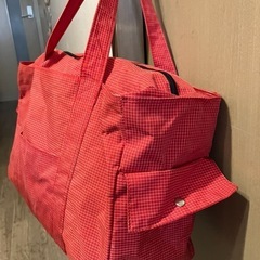 赤×白チェック軽量ボストンバッグの画像