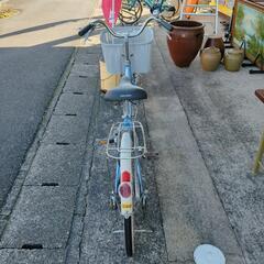 自転車☆maruishi☆CURL☆24インチ☆シルバー＆ブルーカラー・プラ部分劣化見られます。【こちらは店舗です。浜村鹿野温泉ICから3分 買取本舗 宮本リサイクル 営業時間9～19時 定休日水曜のみ←連絡できませんm(_ _)m】の画像