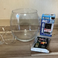ガラス水槽、エアーポンプと金魚用エサセットの画像