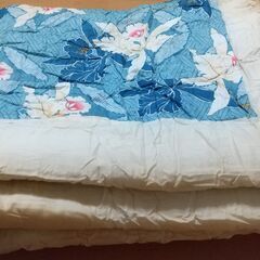 未使用　訳あり掛け布団　色焼けあり　サイズ１５０×１９５cm