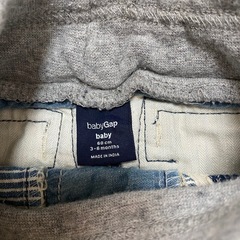 GAP 60サイズ デニムパンツの画像