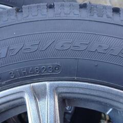 スタッドレスタイヤ 175/65R15 4本セットの画像