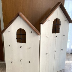 木工品　手作り　おウチ型小物掛けの画像