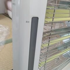 加湿機能付き遠赤外線電気ストーブの画像