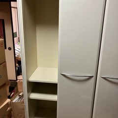 鏡付き洋服ダンスの画像