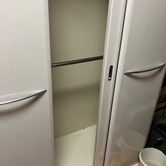 鏡付き洋服ダンスの画像