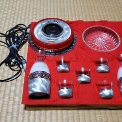 電気自動酒燗器ととっくりとおちょことトレー