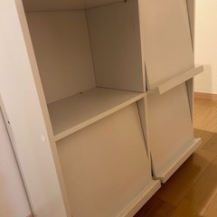 白い棚