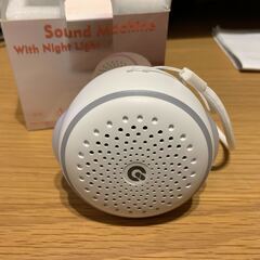 QQV ホワイトノイズマシン バッテリー内蔵 27種癒し音 音量調整可 携帯便利 OFFタイマー付 ナイトライト USB充電式 吊り下げ 赤ちゃん 寝かしつけ 胎内音 出産祝い プレゼント 騒音対策 集中力を高める 安眠グッズ 睡眠/瞑想/勉強/読書/作業用BGM 音楽 大人用 ホワイトノイズ (ホワイト)の画像