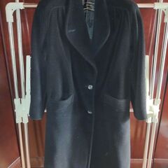2.8　お値下げしました！　イタリア製　未使用自宅保存　カシミアコート(黒色)　の画像