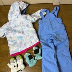 【取引確定】幼児用スキーウェアとグローブ2種の画像