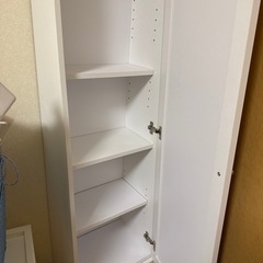 鏡つきのドレッサーの画像