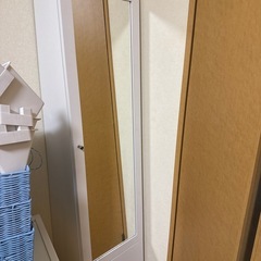鏡つきのドレッサー