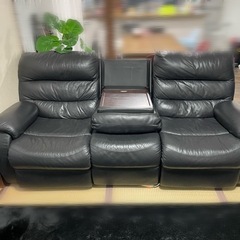 【11/24迄】【定価131,890円】3人用 電動 本革 テーブル付き リクライニングソファ ビリーバー の画像