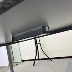 オフィスデスクの画像