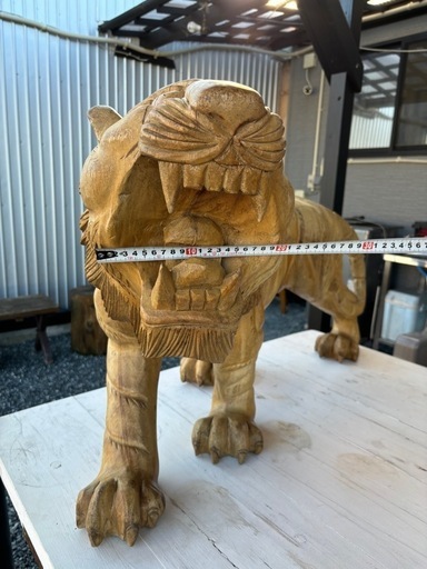 虎の木彫り
