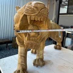 虎の木彫り