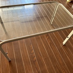 カラステーブル　　