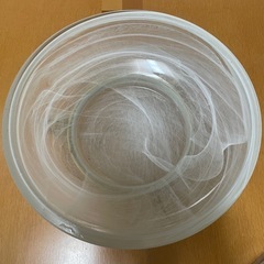 美品　　ガラスボウル　（大）　足台付き　花器　フルーツなど
の画像