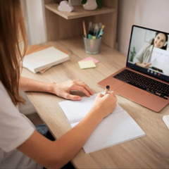 【未経験歓迎！在宅しながら、英語スキルも磨いて、新たなキャリアを...