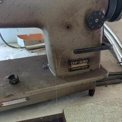 業務用ミシンの画像