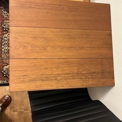 ダイニングテーブルの画像