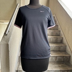未使用◆NIKE◆レディース◆スポーツウェア◆半袖Ｔシャツ◆Ｍ