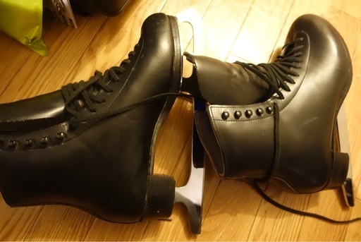 フィギュアスケートシューズ