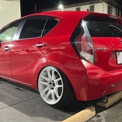 ノーマル戻しで25万にて販売可能 ハイブリッドは自動車税アップ無し しっかりメンテしてます 車検たっぷり 機関良好 車高短 アウトリップ アクア カスタム多数の画像