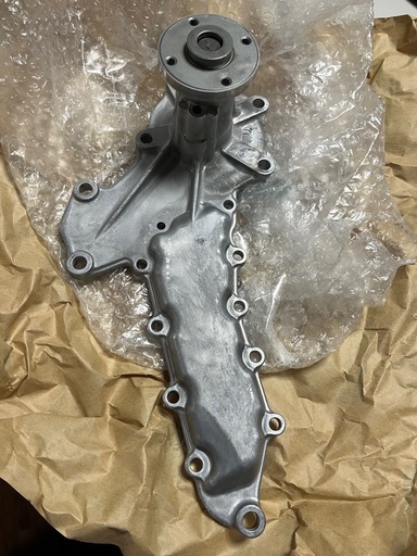 ガスケット付KUBOTA ZL1-235 ウォーターポンプ 1A021-73036