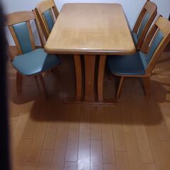 ダイニングテーブル４人用