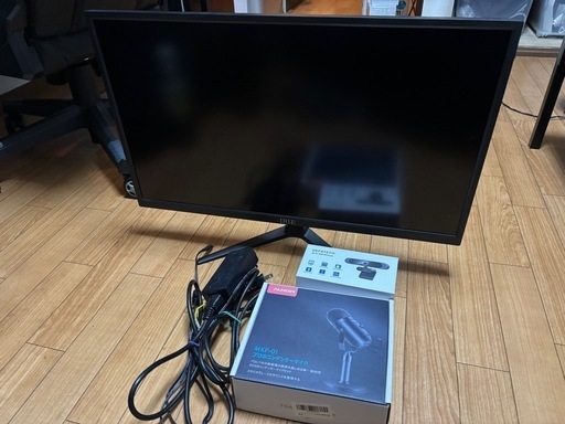 27インチ4Kモニター、ウェブカメラ、マイクのセット