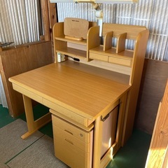 子供用学習机の画像