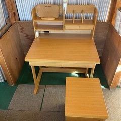 子供用学習机の画像