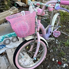 16インチ補助輪付き自転車の画像