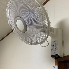 壁掛け扇風機の画像