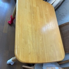 食卓テーブルの画像