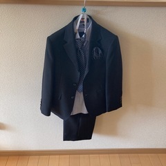 男の子スーツセット　１２０サイズ
