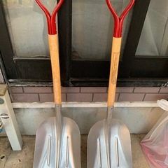 2シーズンのみ使用❣️綺麗なアルミスコップ丸型木柄軽量サビに強い1本 の画像