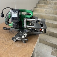 ハイコーキ  スライドマルノコ&36vバッテリー2個、充電器1個の画像