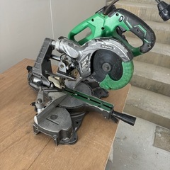 ハイコーキ  スライドマルノコ&36vバッテリー2個、充電器1個の画像