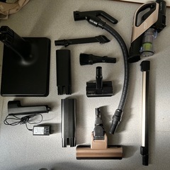 【受け渡し者決定しました】コードレス充電式掃除機（充電スタンドつき）の画像