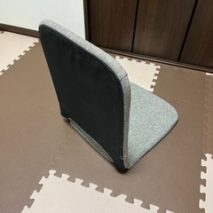 シンプルな座椅子の画像