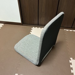 シンプルな座椅子の画像