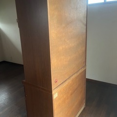 本棚または食器棚の画像