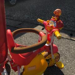 アンパンマンフード付き三輪車の画像